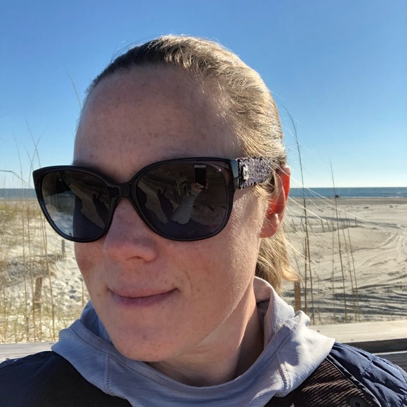 Meet your Posher, Becca - Picture 4 of 5